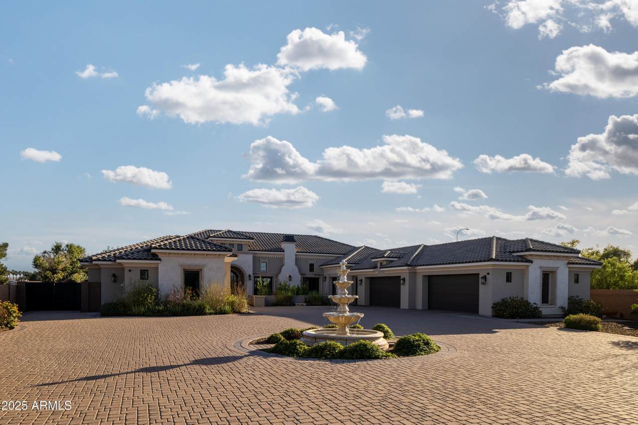 1011 Kingbird Place - Photo 1