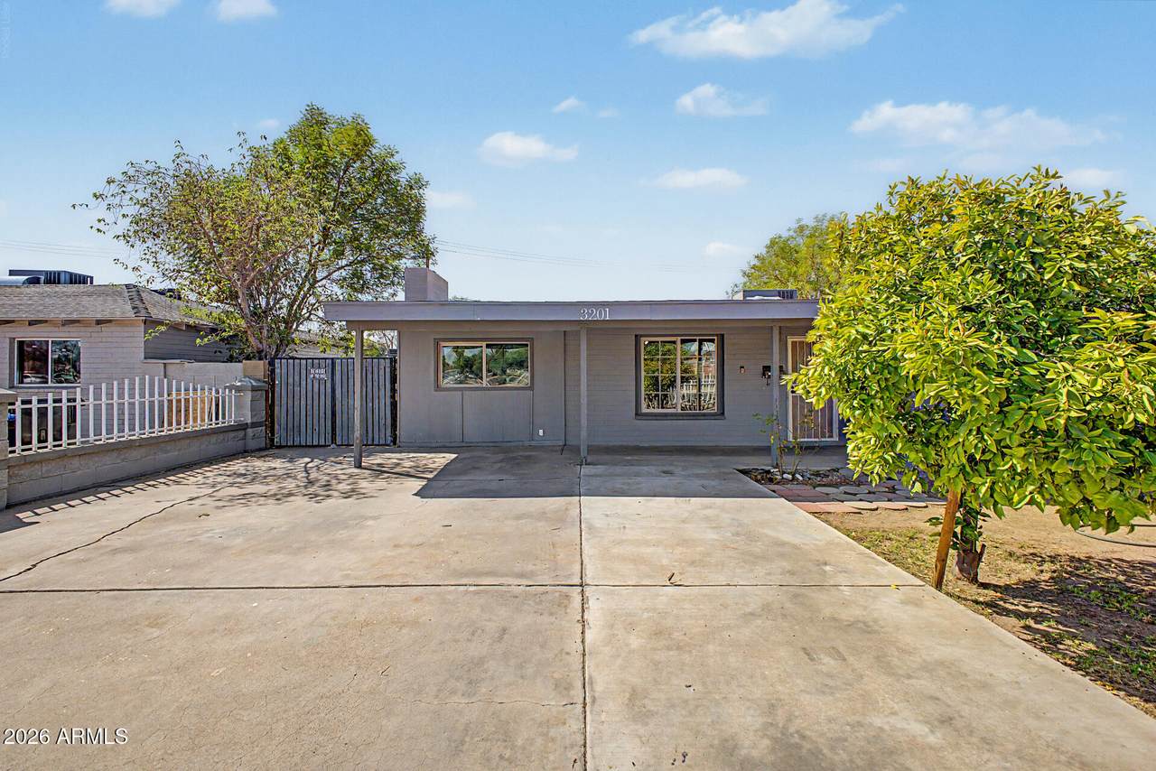 3201 Bethany Home Road - Photo 1