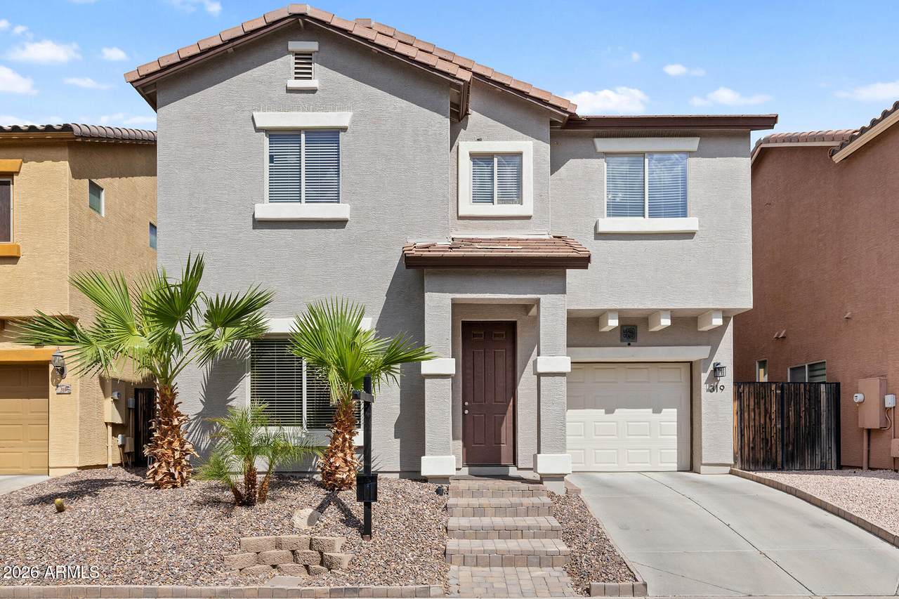 319 Travis - Photo 1