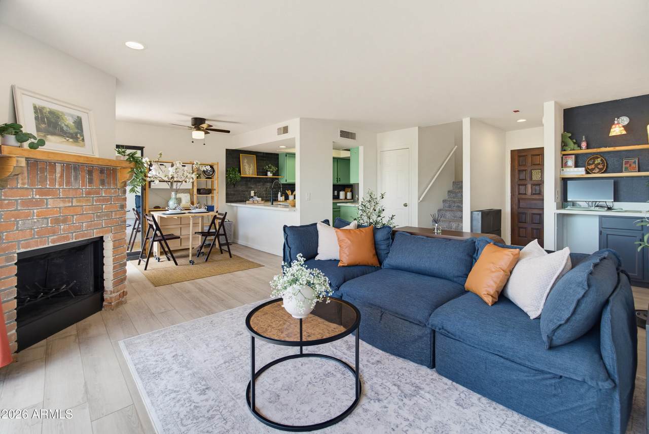 https://bt-photos.global.ssl.fastly.net/armls/1280_boomver_1_7077496-2.jpg
