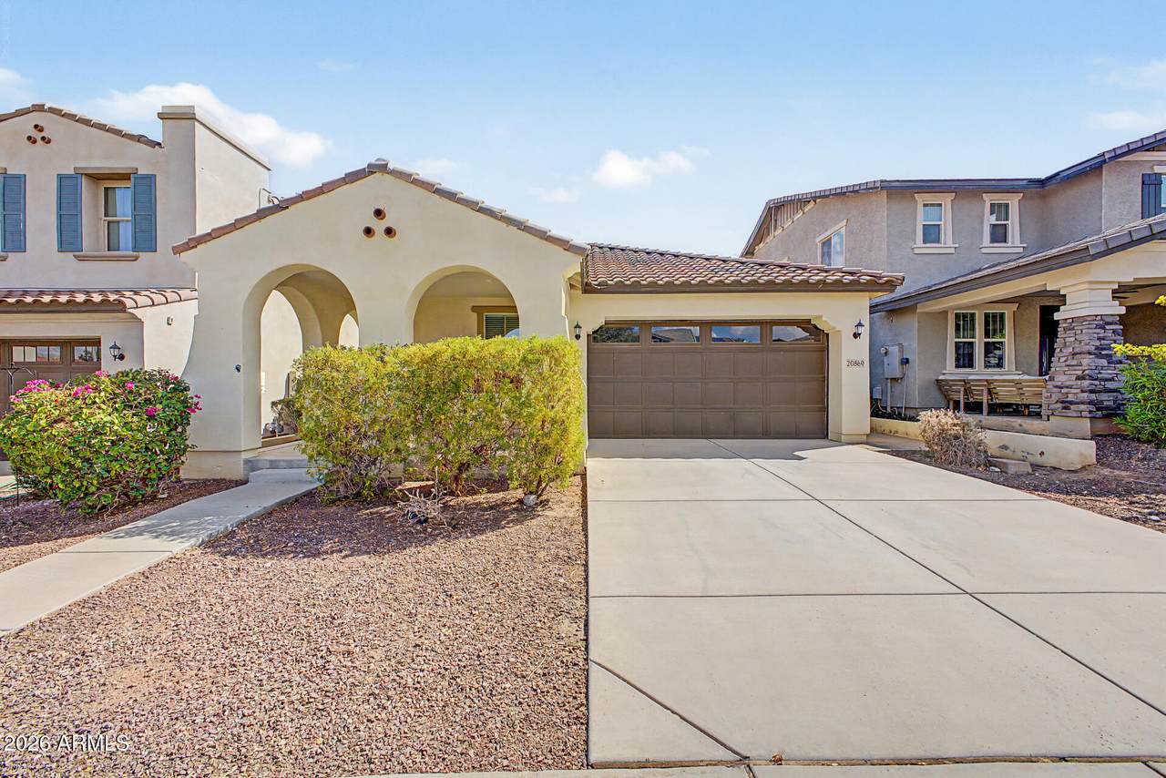 20869 Glen Street - Photo 1