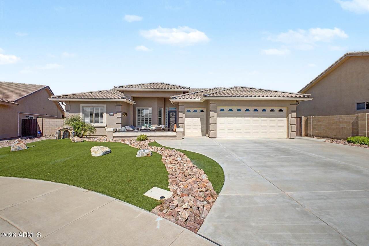 2758 Royal Wood Circle - Photo 1
