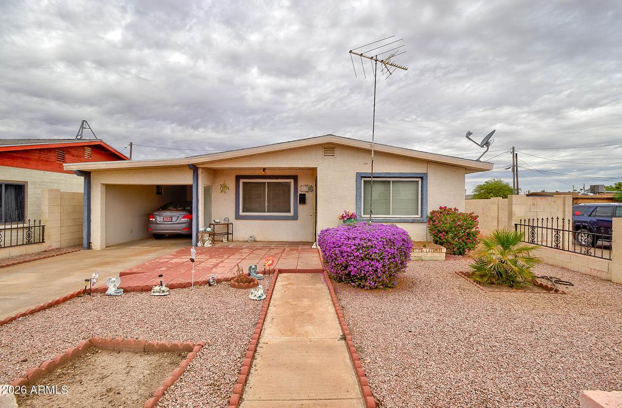 812 Sunshine Boulevard - Photo 1