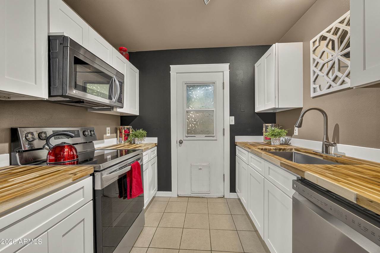 2401 West Street - Photo 1