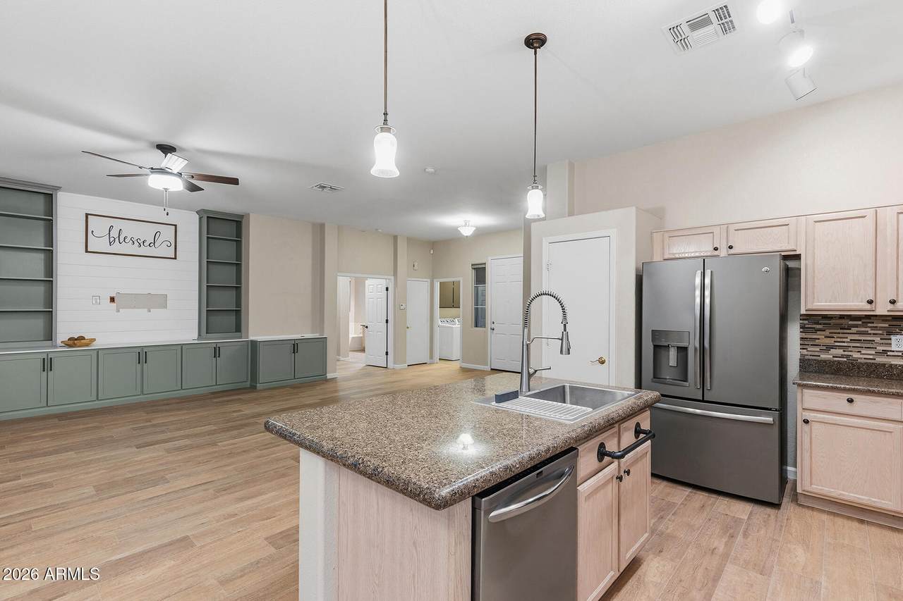 https://bt-photos.global.ssl.fastly.net/armls/1280_boomver_1_7086740-2.jpg