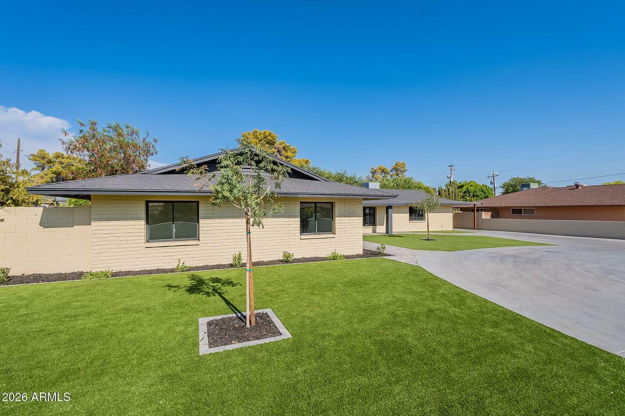 7637 7TH Avenue - Photo 1