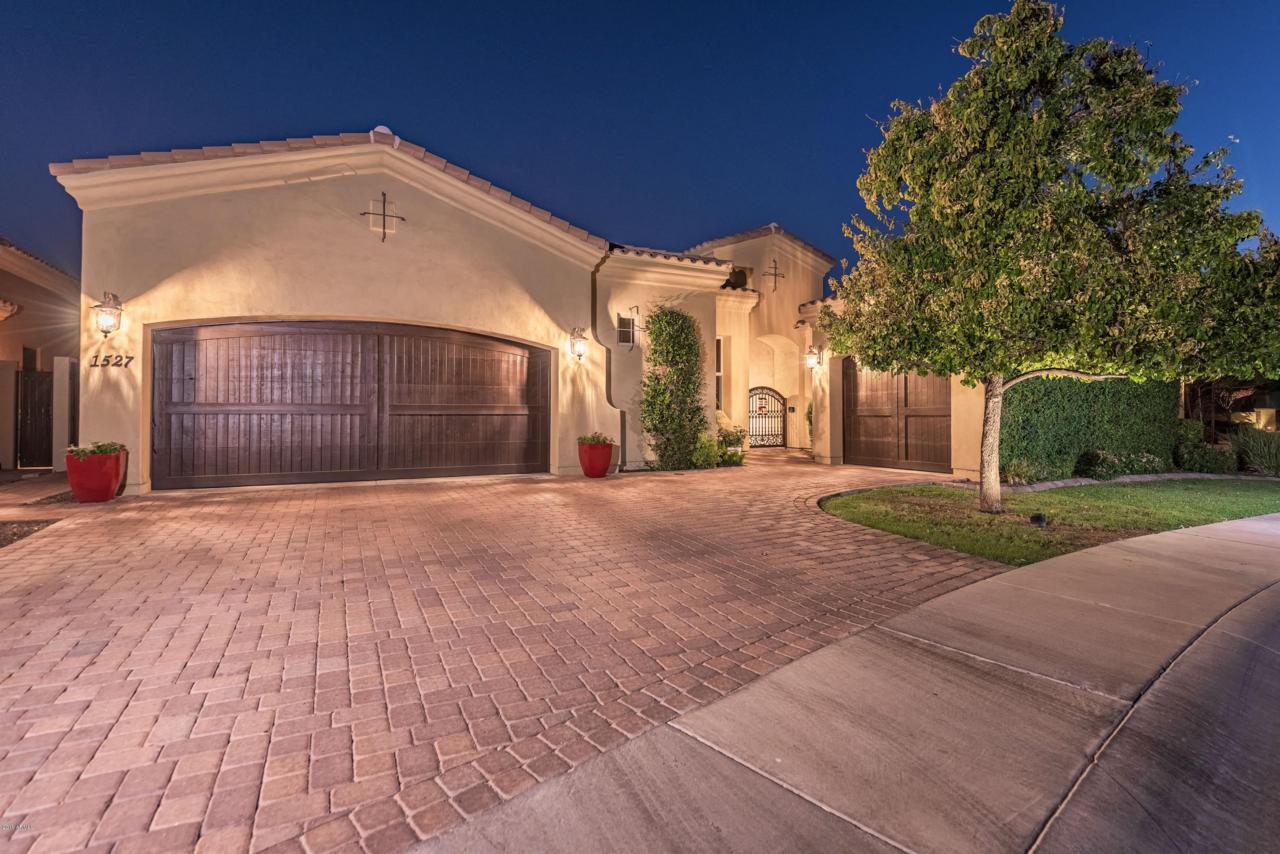 1527 Winter Drive - Photo 1