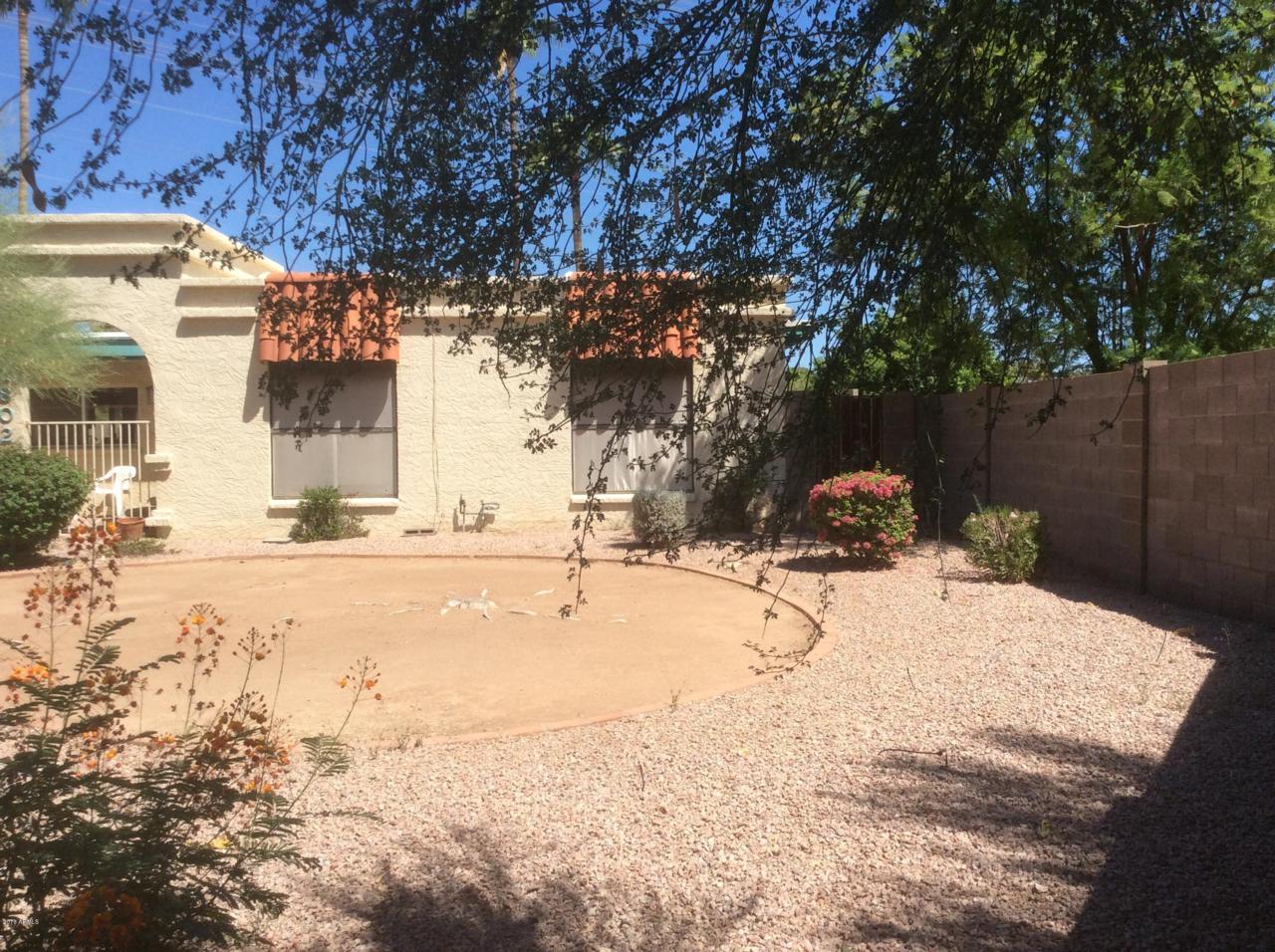 2802 Straford Drive - Photo 1