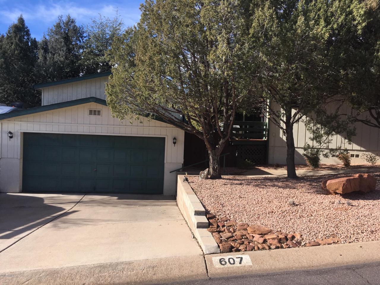 607 Sherwood Drive - Photo 1