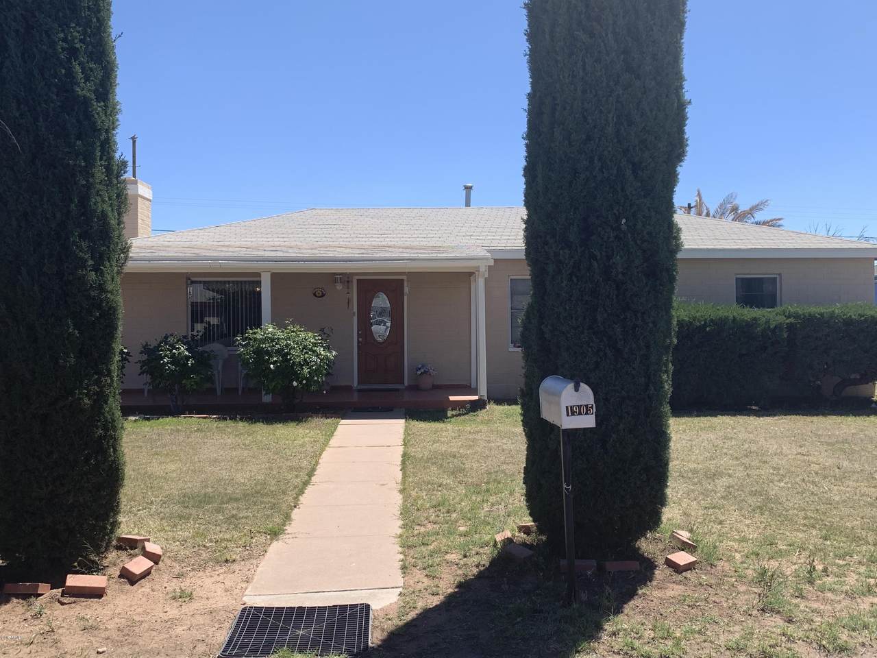 1905 9TH Street - Photo 1