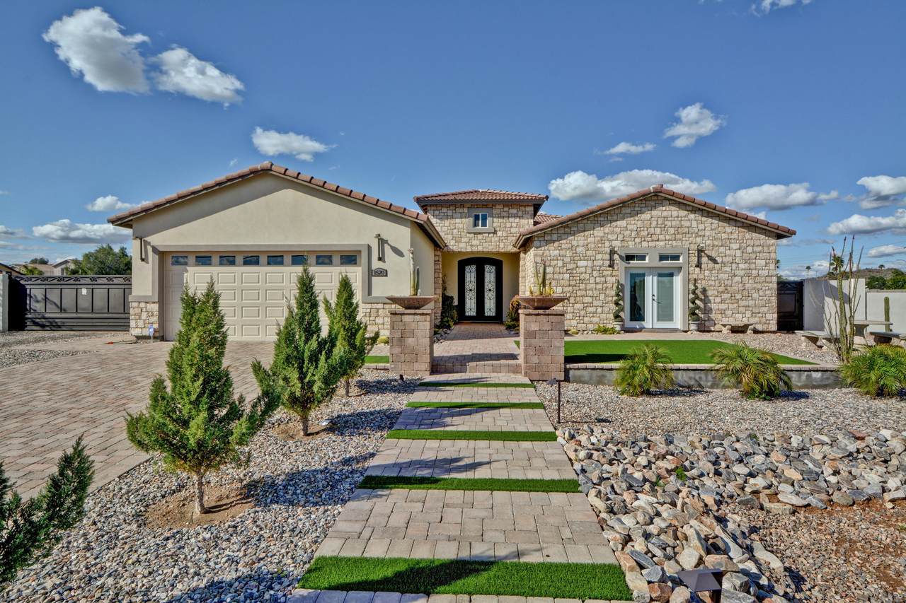 1520 Grovers Avenue - Photo 1