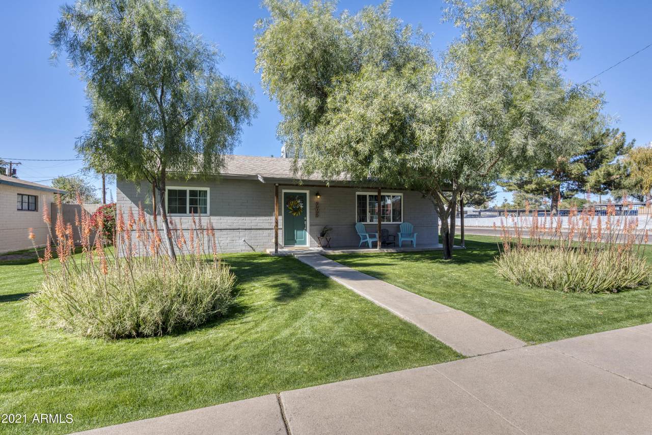 902 Campus Drive - Photo 1