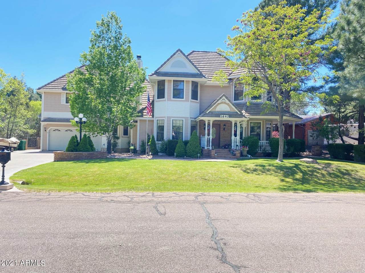 1640 39TH Drive - Photo 1
