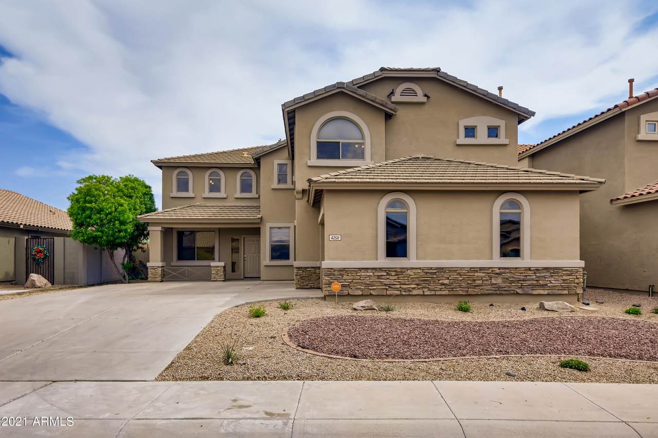 42511 Chisholm Drive - Photo 1