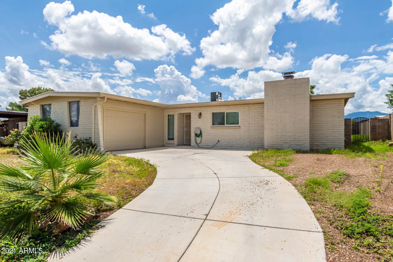 1040 Mesquite Drive - Photo 1