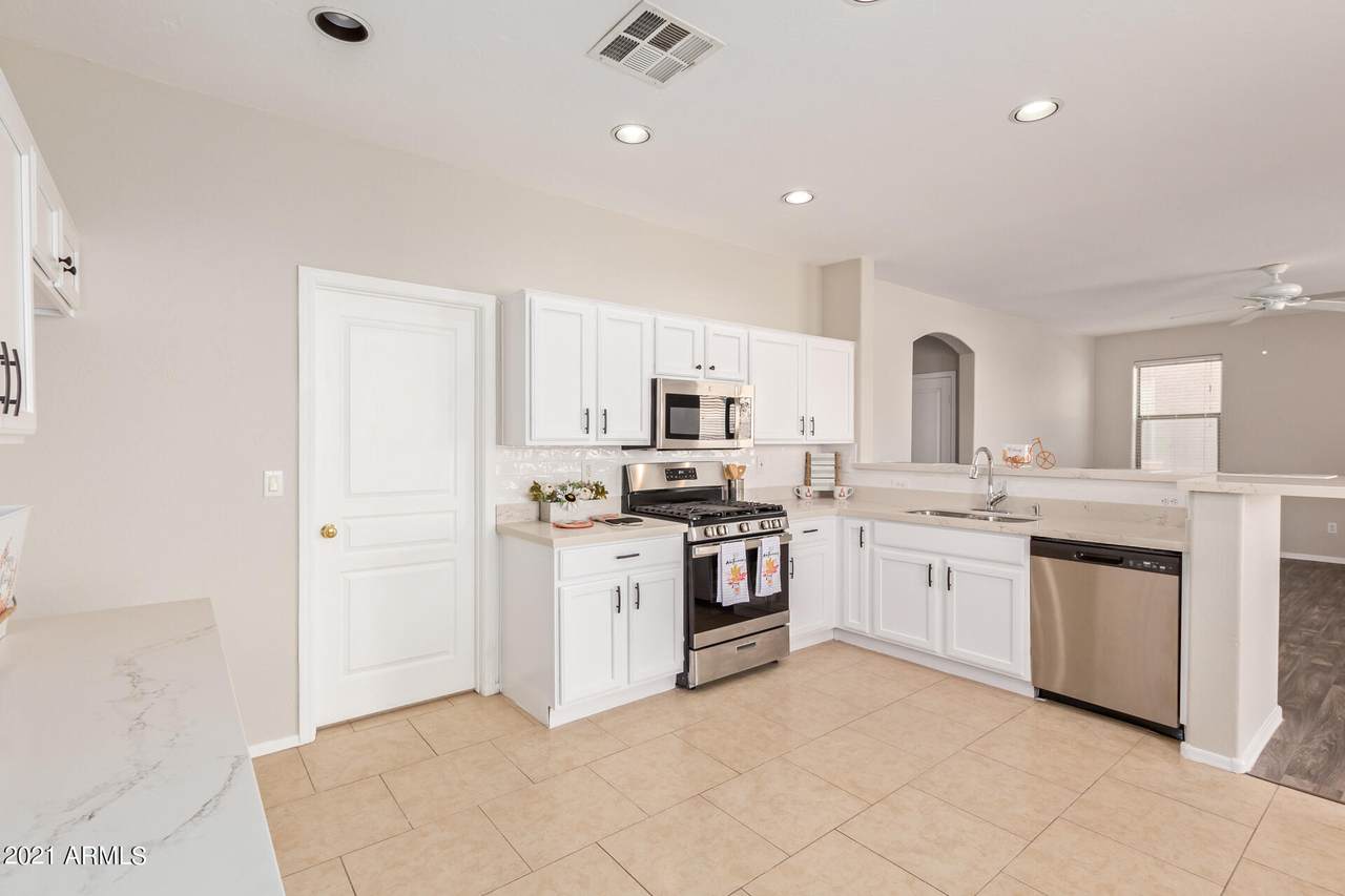 44164 Griffis Drive - Photo 1