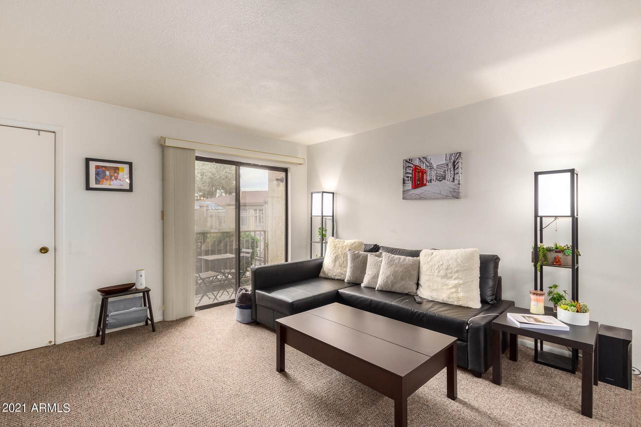 1111 University Drive - Photo 1