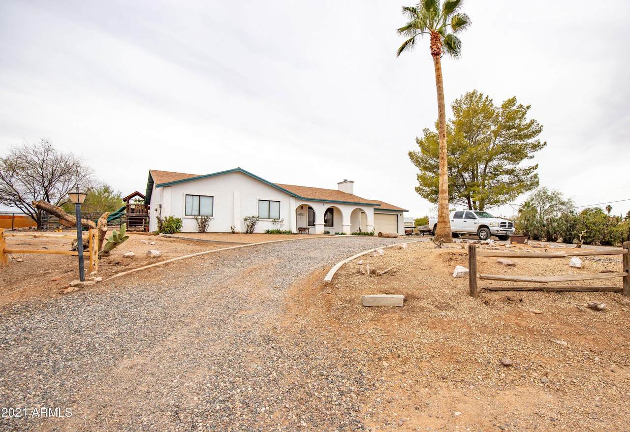 870 333rd Avenue - Photo 1
