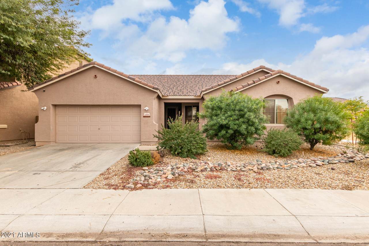 5009 Desert Lane - Photo 1