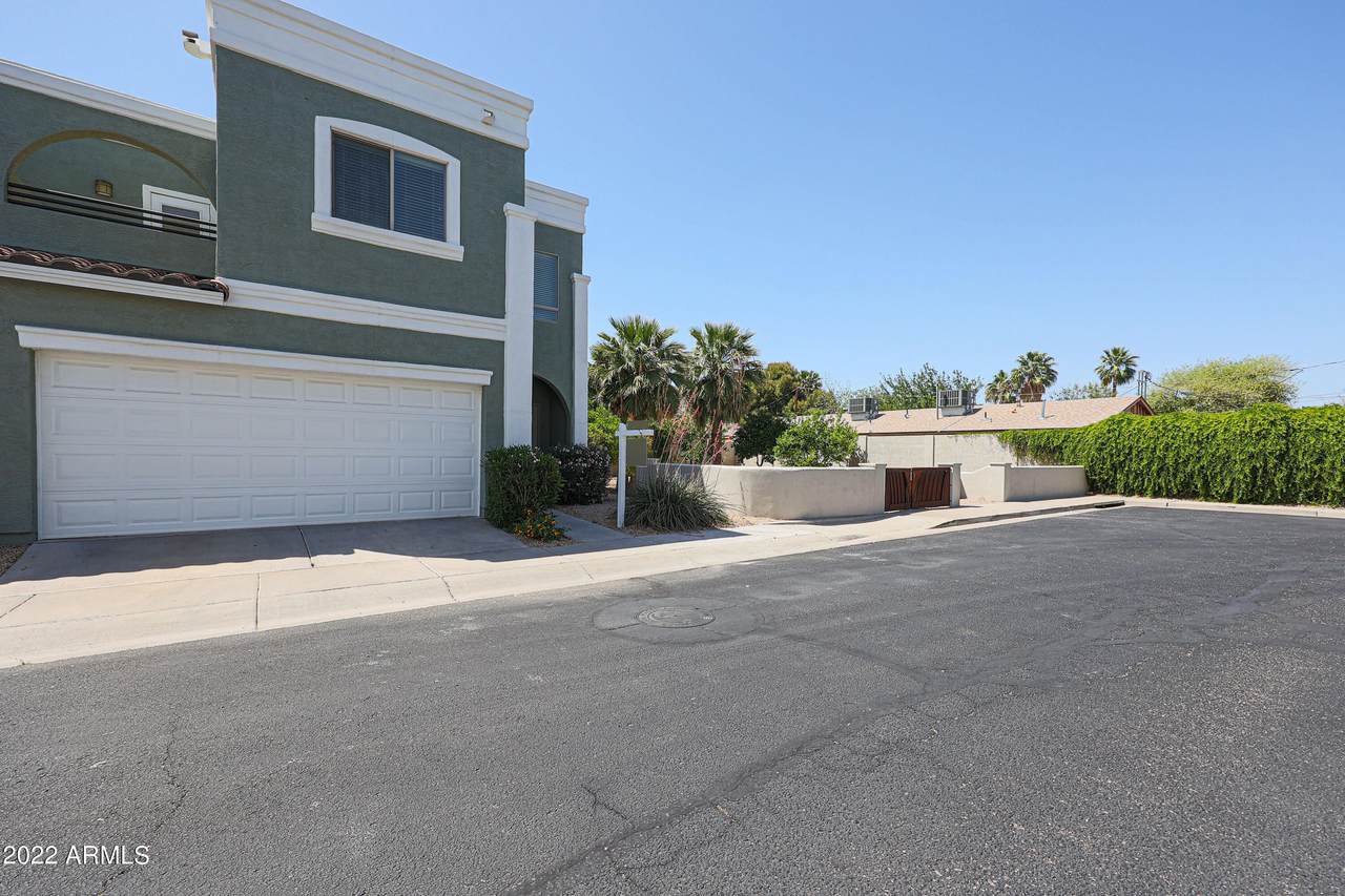 5234 16TH Court - Photo 1
