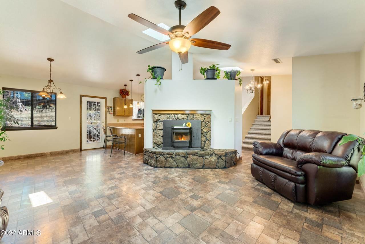 1346 University Heights Drive - Photo 1