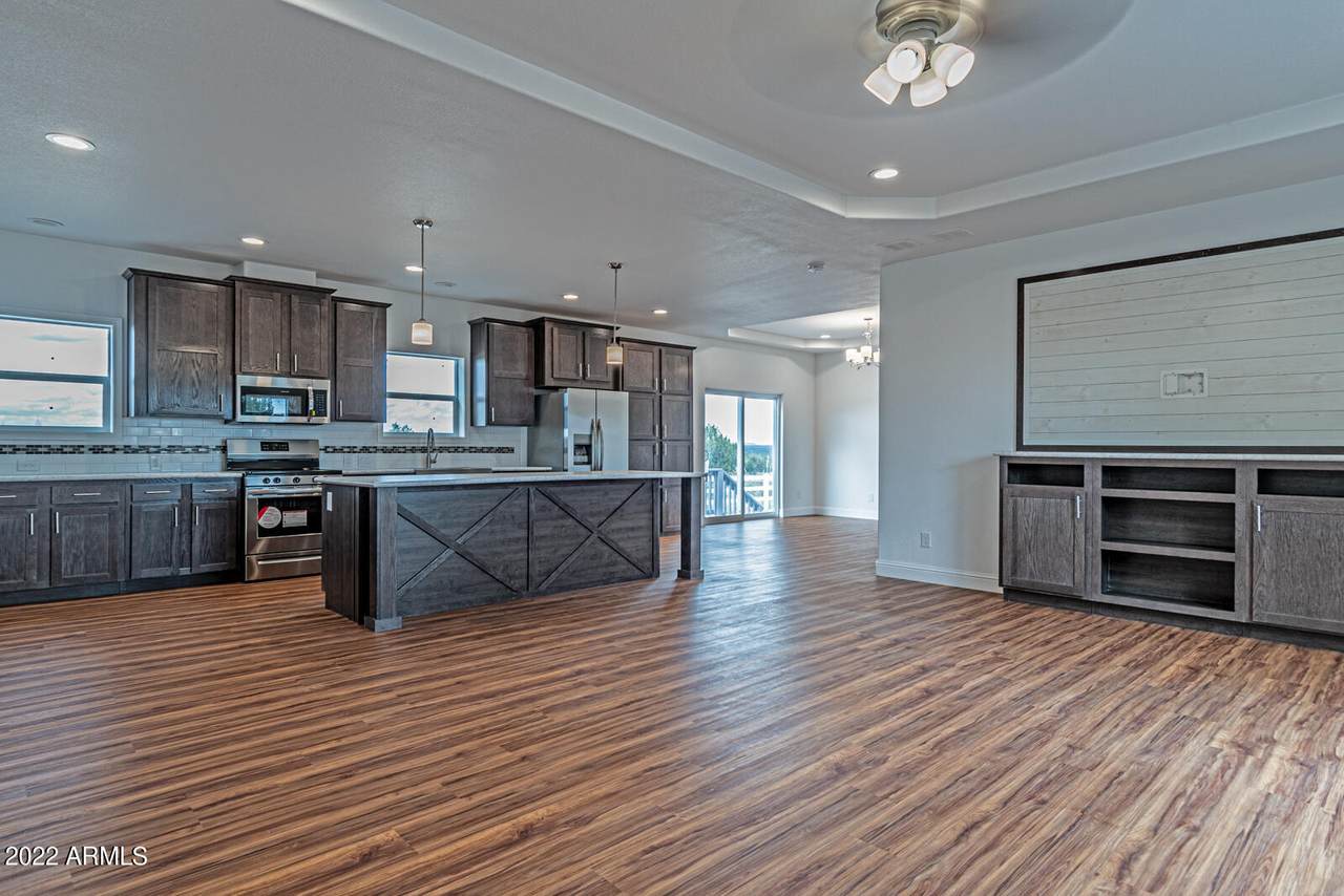 8774 Luana Drive - Photo 1