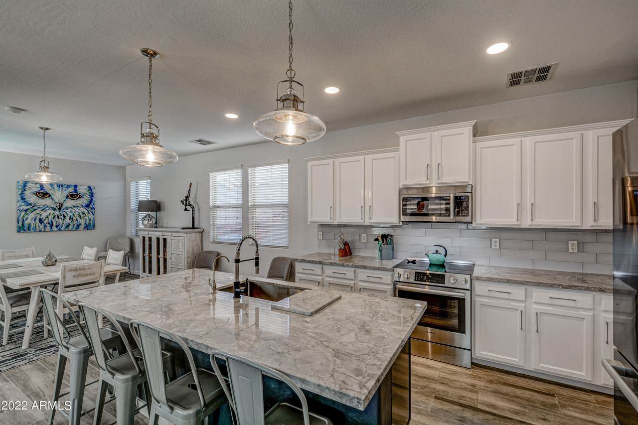 21053 Glen Street - Photo 1
