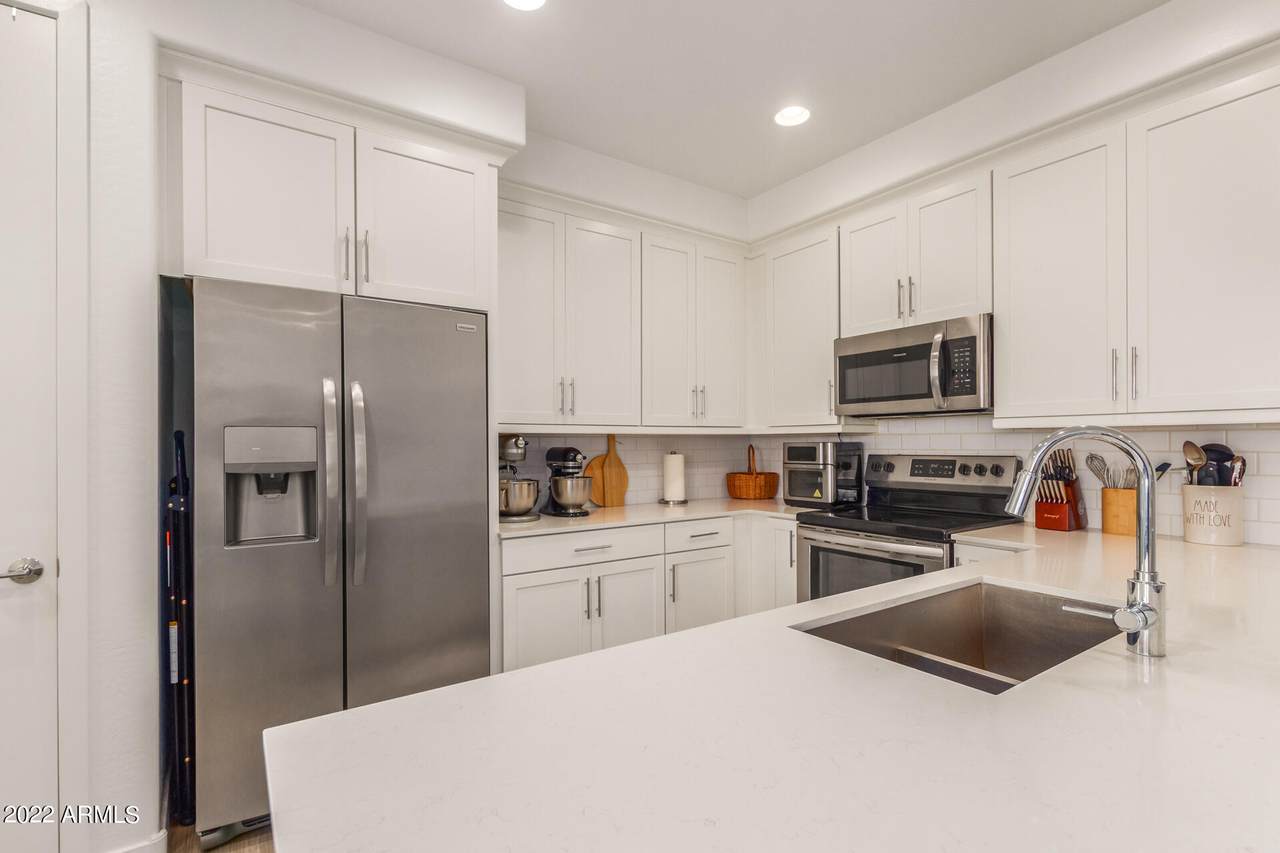 4100 Pinelake Way - Photo 1