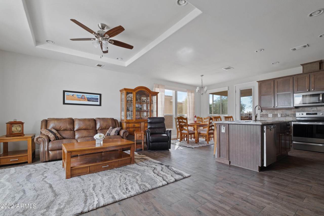 3301 Goldfield Road - Photo 1