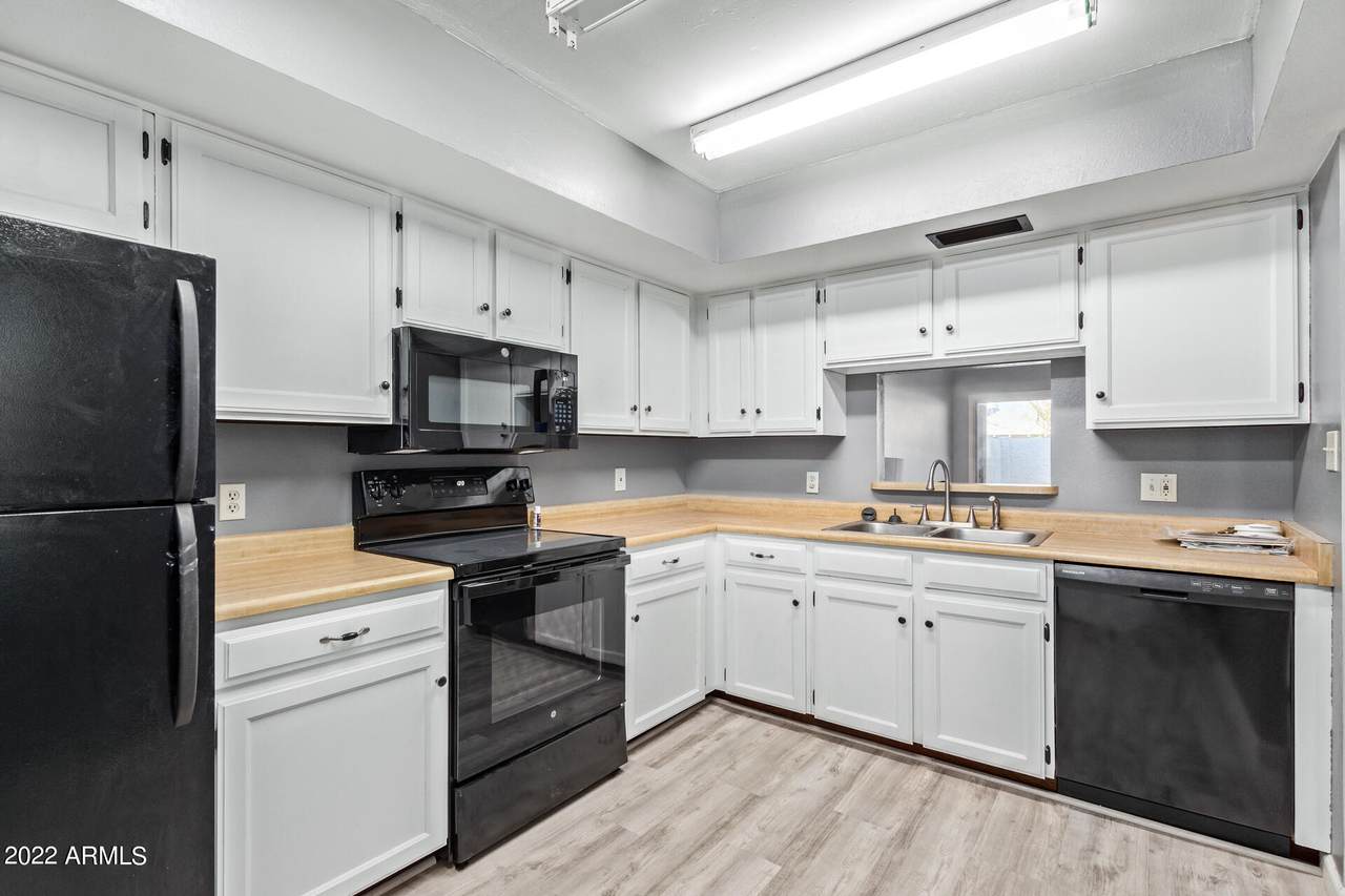 910 Center Street - Photo 1