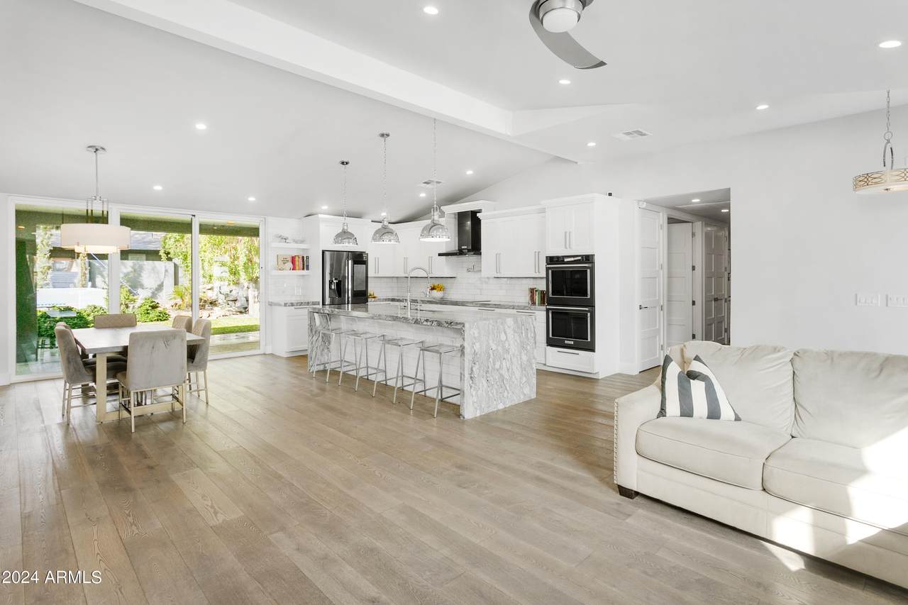 11026 42ND Street - Photo 1