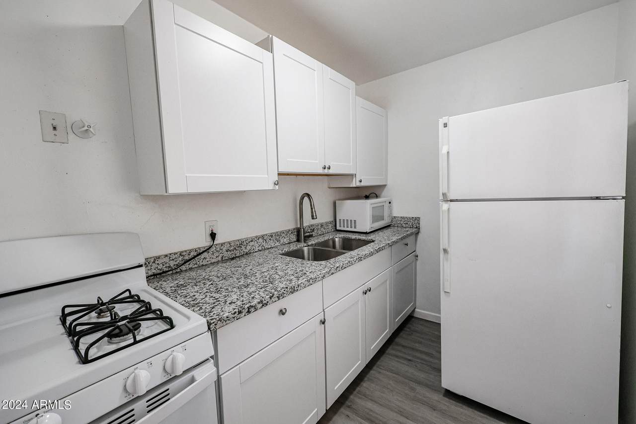 3315 Cambridge Avenue - Photo 1