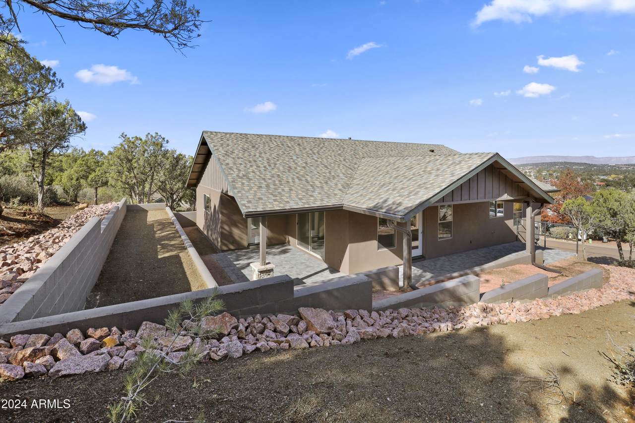 1124 Sycamore Circle - Photo 1