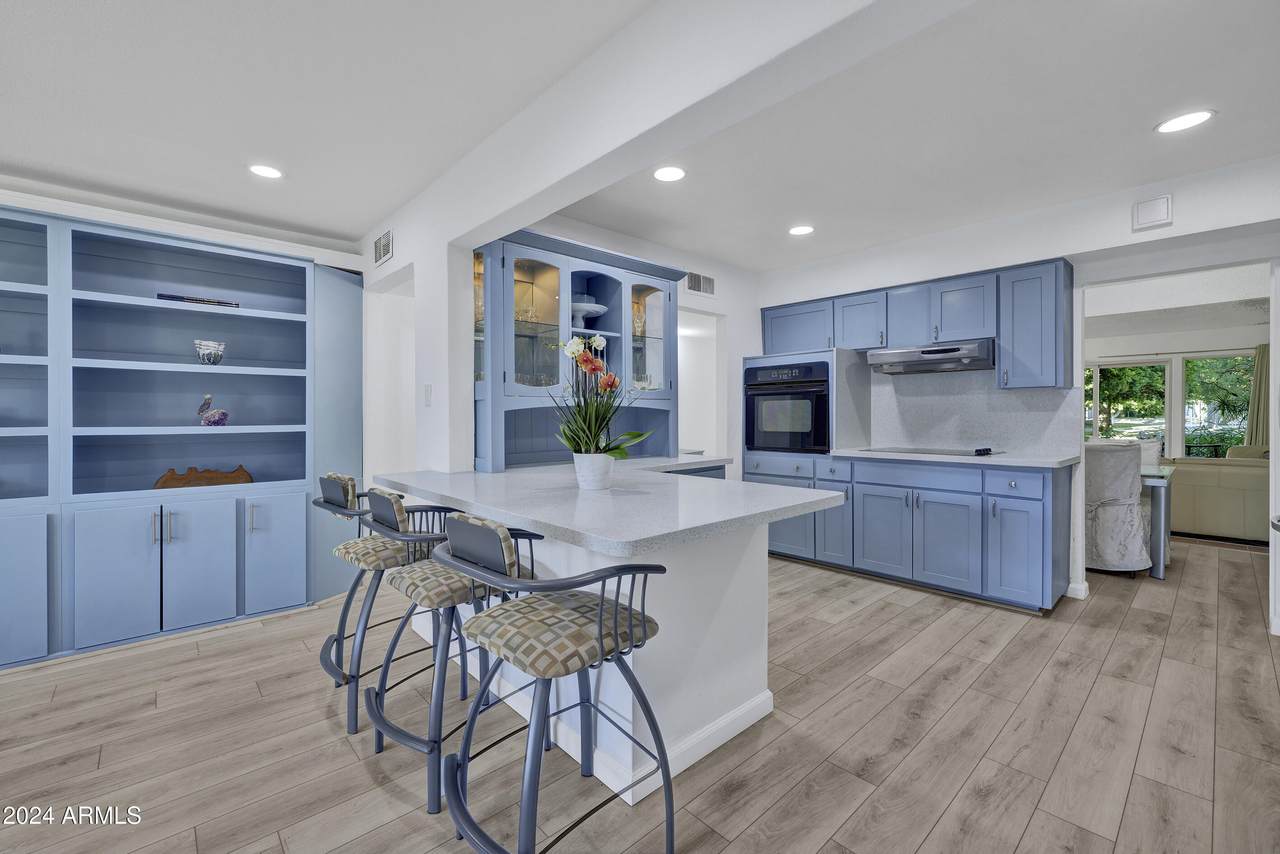 6108 12TH Place - Photo 1