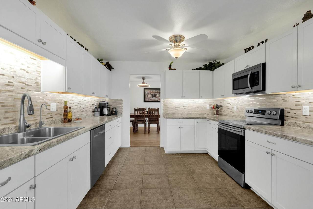 4048 Sierra Vista Drive - Photo 1