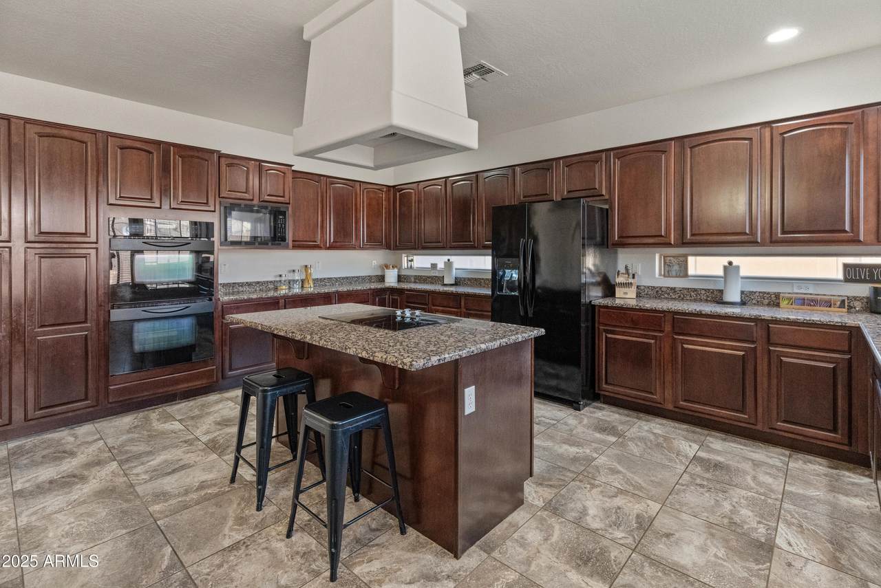 5917 133RD Avenue - Photo 1