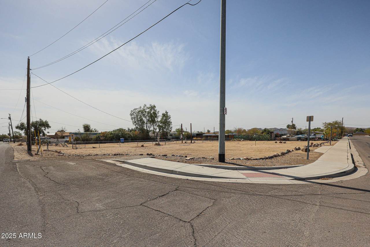 29XX Foothill Drive - Photo 1