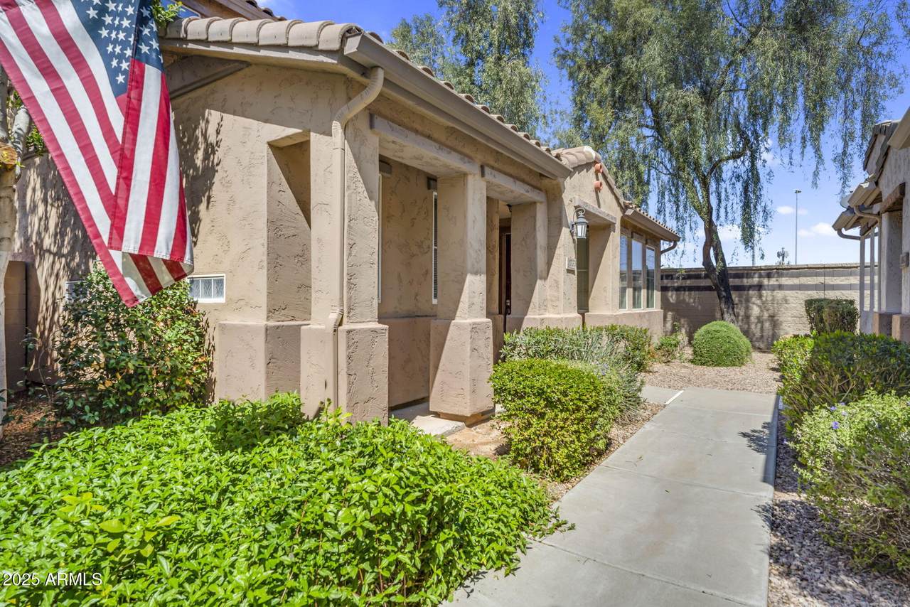 10132 Isleta Avenue - Photo 1