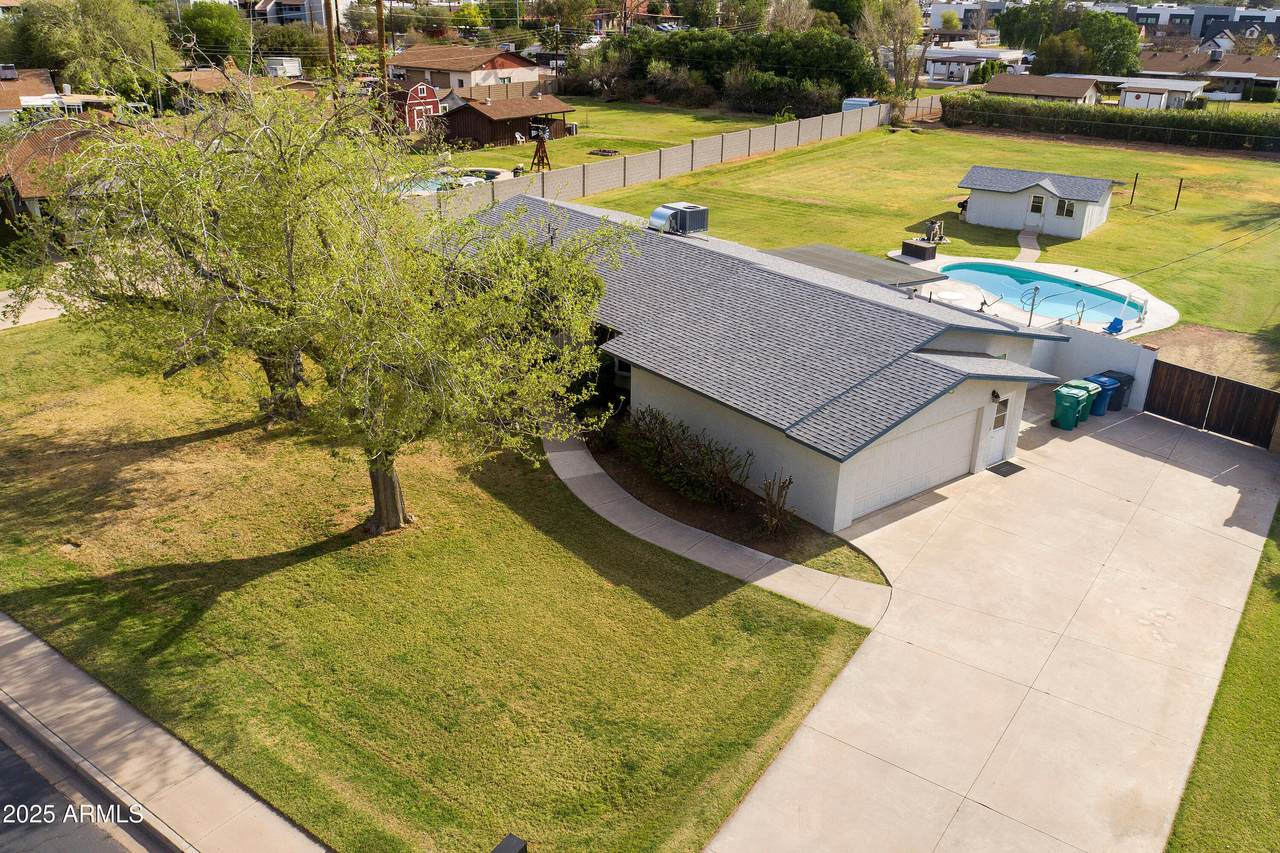 439 30TH Street - Photo 1
