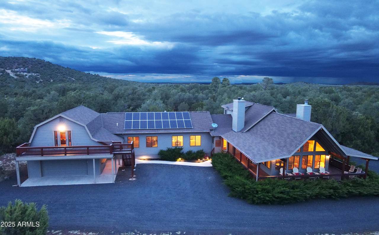 6 3242 Road - Photo 1