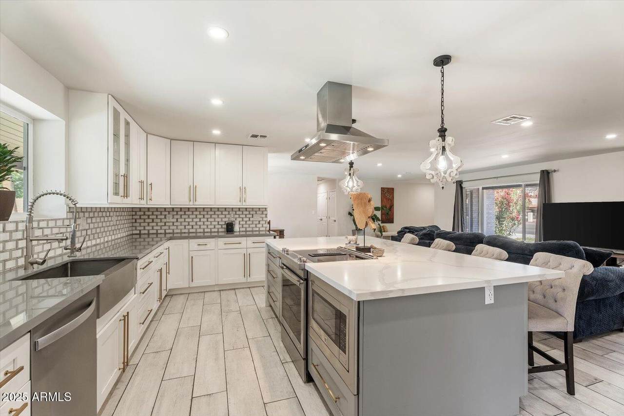 735 Northern Avenue - Photo 1