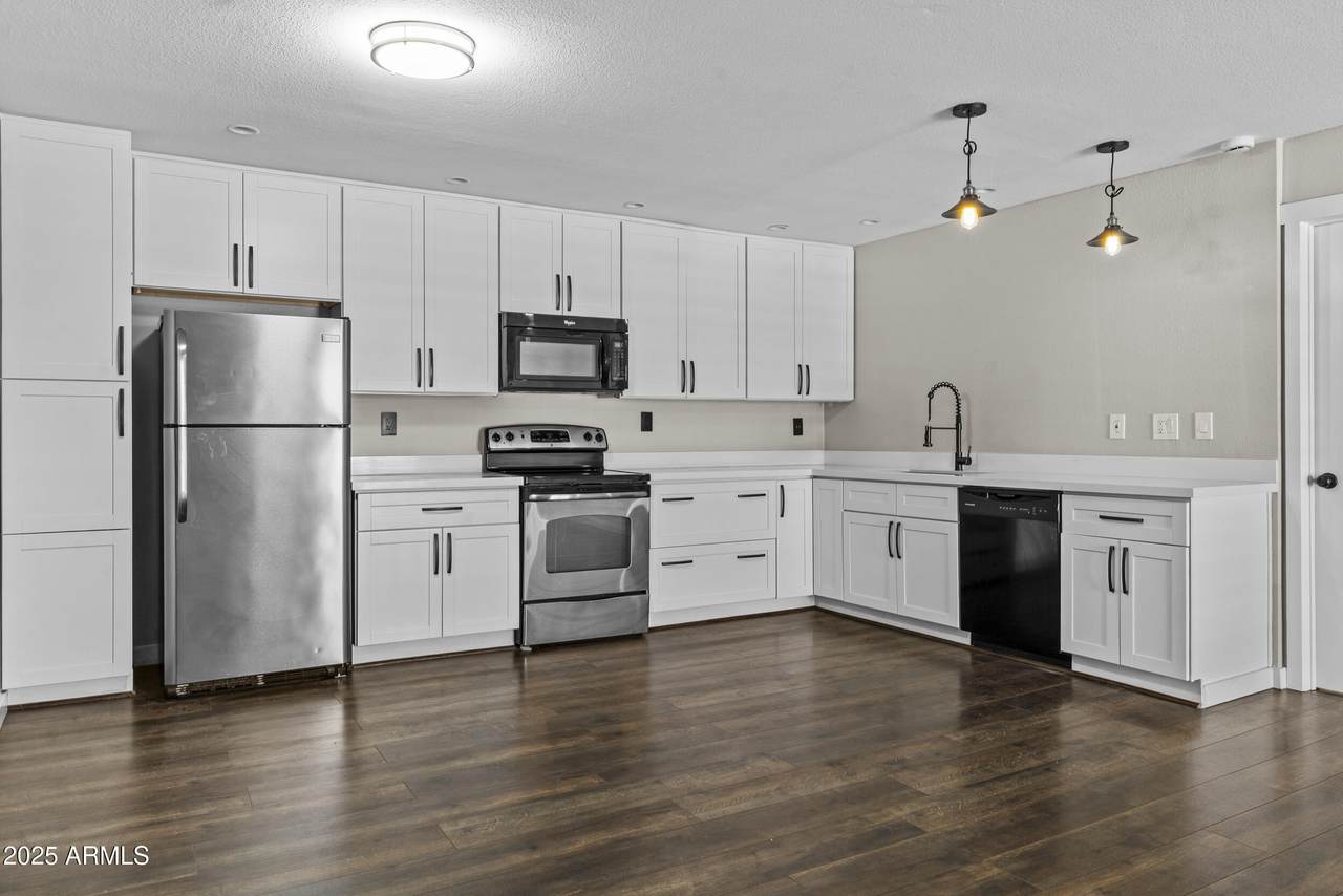 5525 Thomas Road - Photo 1