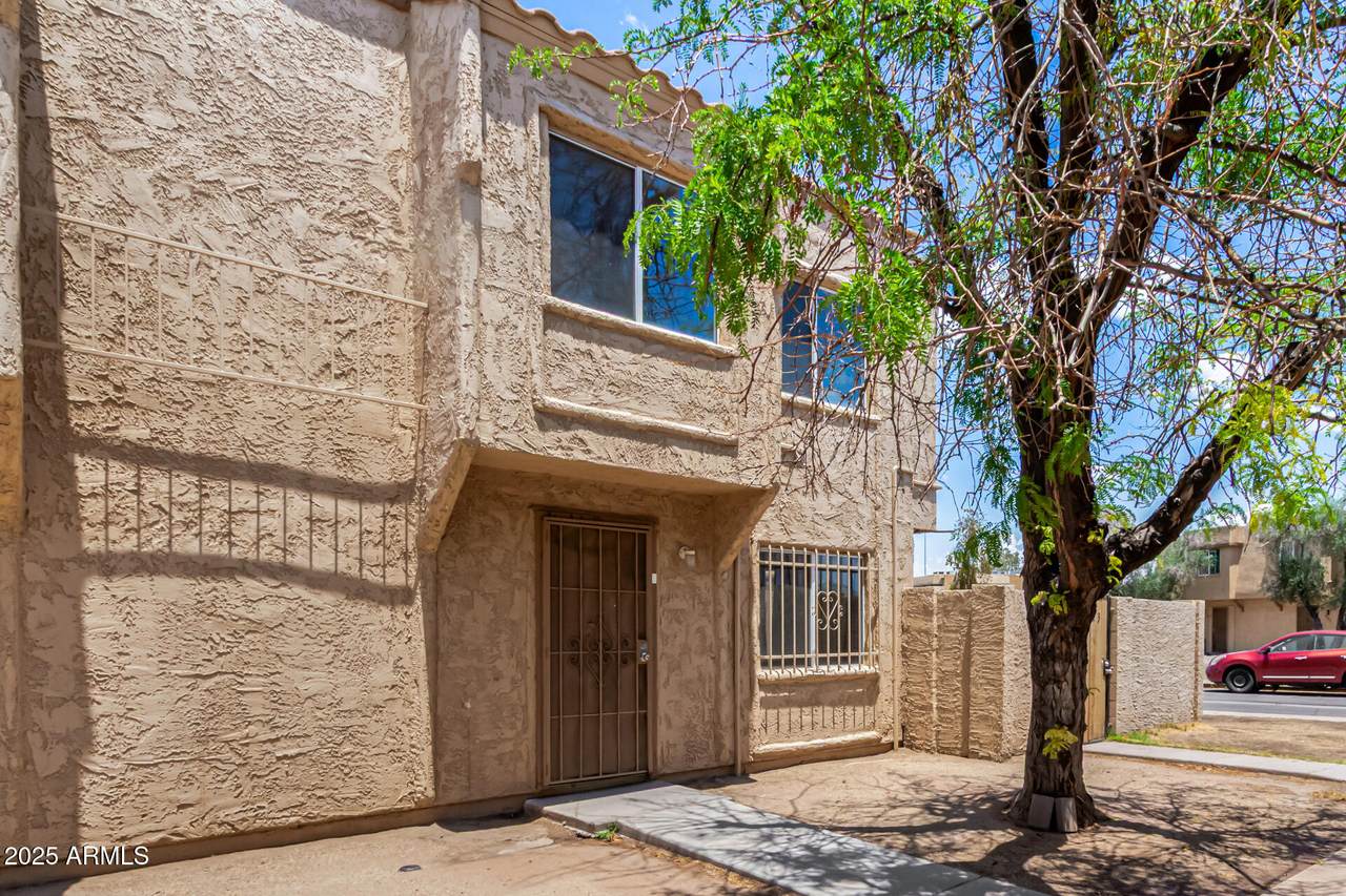 4623 Southgate Avenue - Photo 1