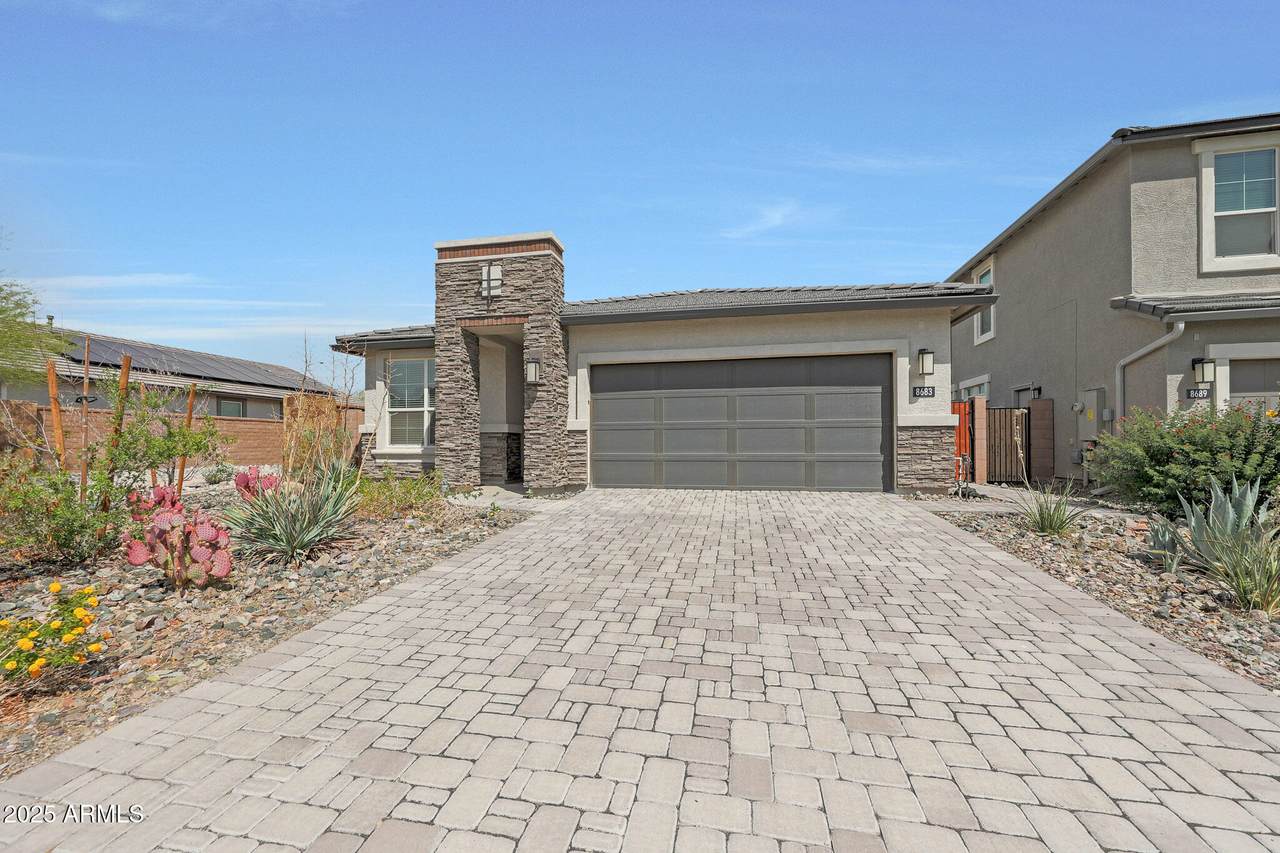 8683 165TH Avenue - Photo 1