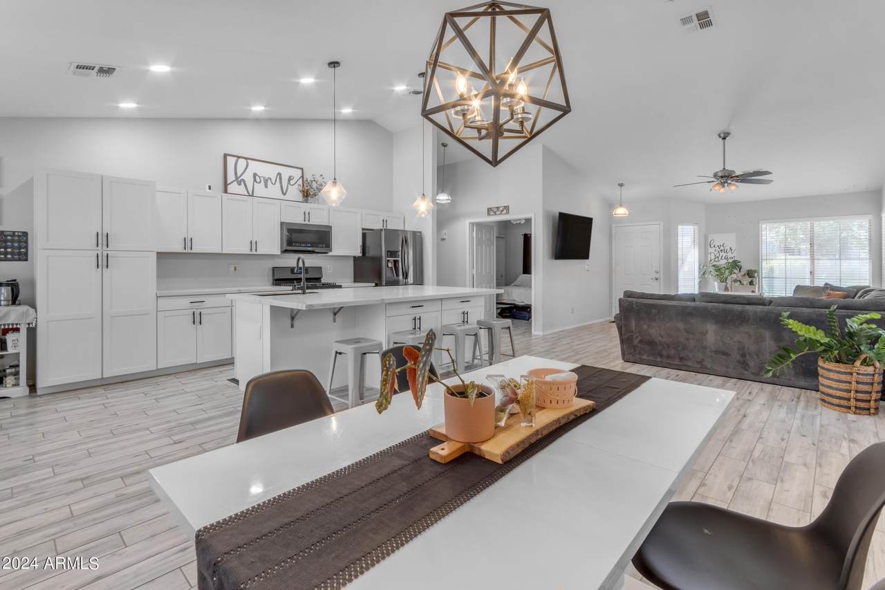 1114 Artesian Way - Photo 1