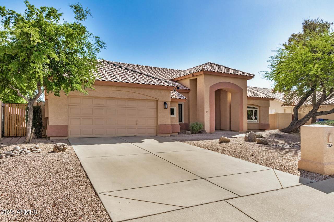 2226 Gentry - Photo 1