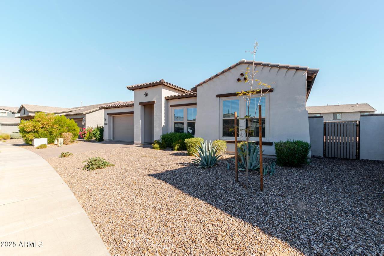 10723 Tupelo Avenue - Photo 1