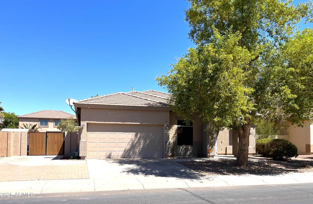 43292 Oakland Court - Photo 1