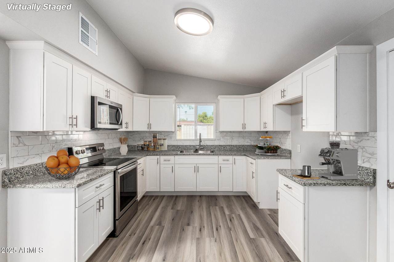 844 Macdonald - Photo 1