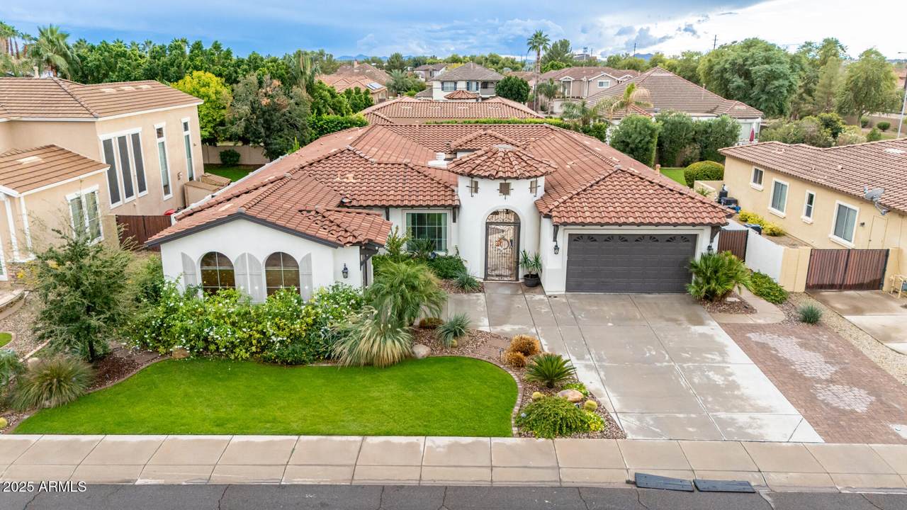 411 Crescent Place - Photo 1